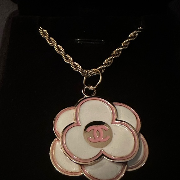 Authentic Chanel Camille flower pendant zipper pull in pink with stainless - Picture 4 of 7